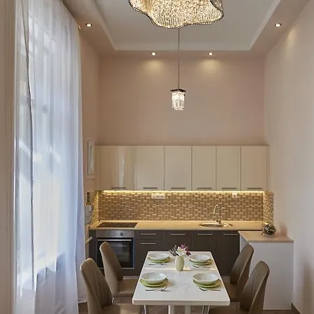 Falk Miksa Apartamento *