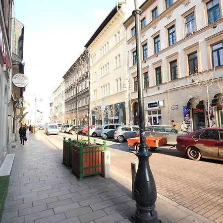 Kiraly Street Apartment *