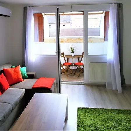 Apartment Grand Trees *