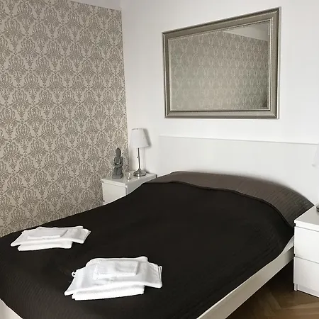 Downtown With Balcony & Optional Garage & Restaurant In The Building Apartmán *
