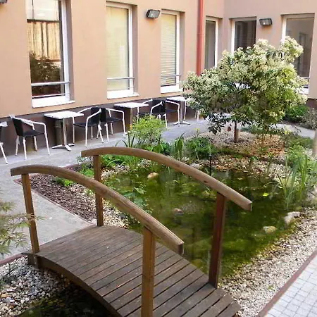Hotell Six 3*