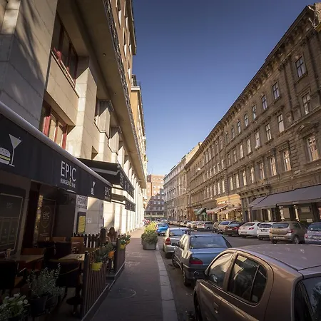 Kazinczy Apartment