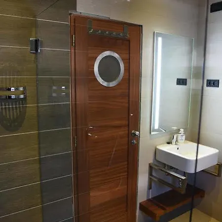 Vogue Boat Apartment *