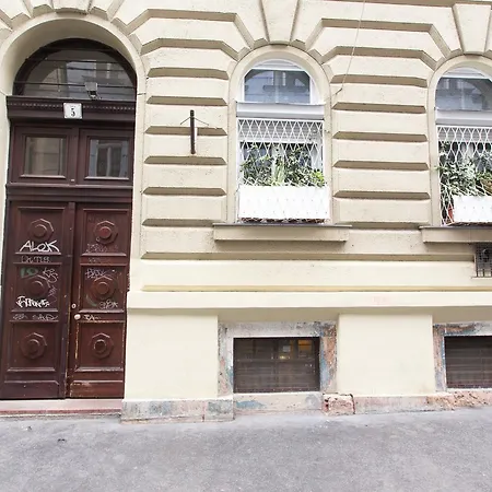 Apartamento Susan Near Blaha Lujza Square