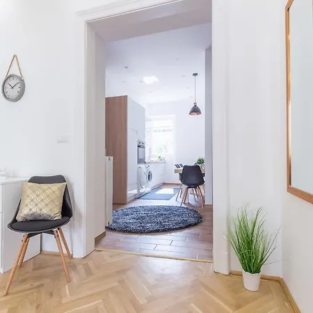 Real Zoltan Apartment *