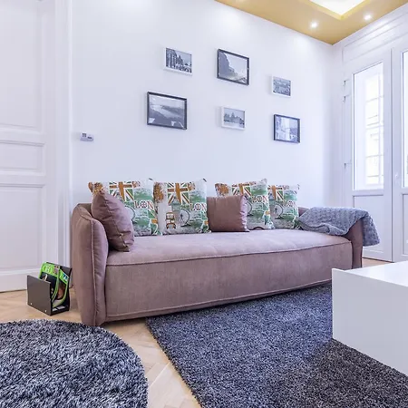 Real Zoltan Apartment *