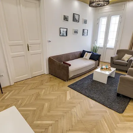 Real Zoltan Apartment *