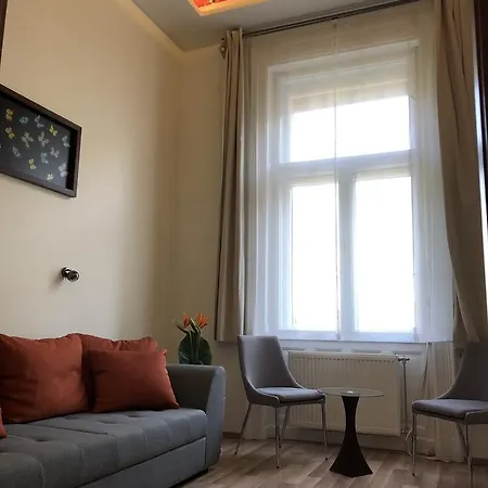 Frank & Fang * Budapest