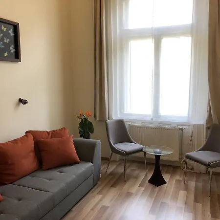Frank & Fang Budapest