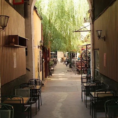 Hostel 'la Boheme' *