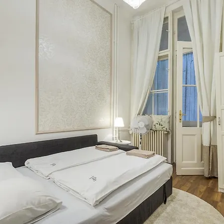 Fashion Street Luxury Apartman *