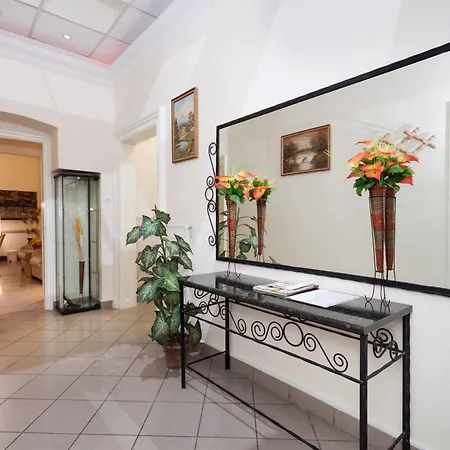 Like - Opera Apartment Budapest