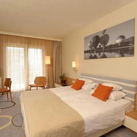 And Hotel 4*