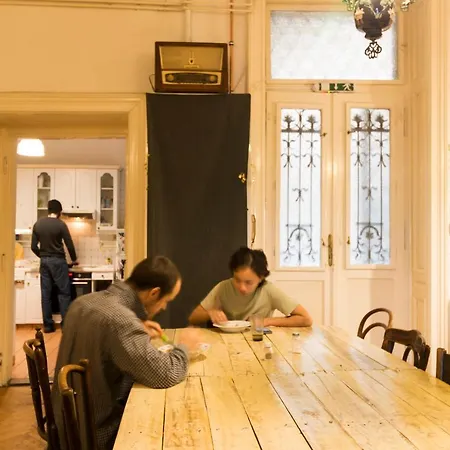 Baroque & Coworking Hostel