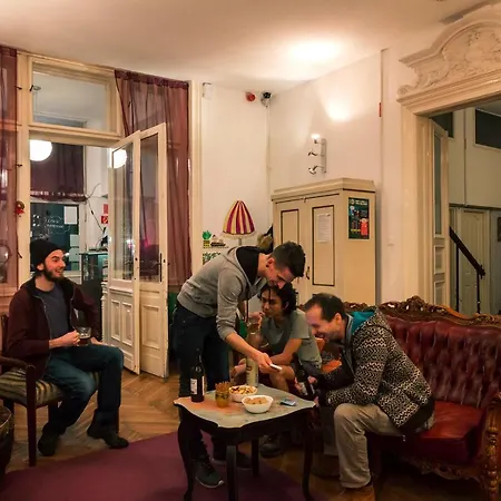 Baroque & Coworking Hostel
