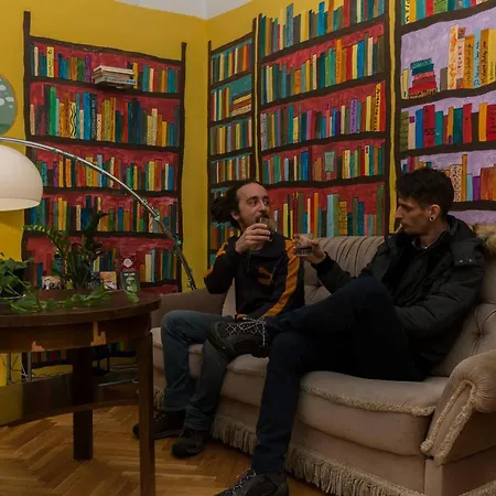 Baroque & Coworking Hostel