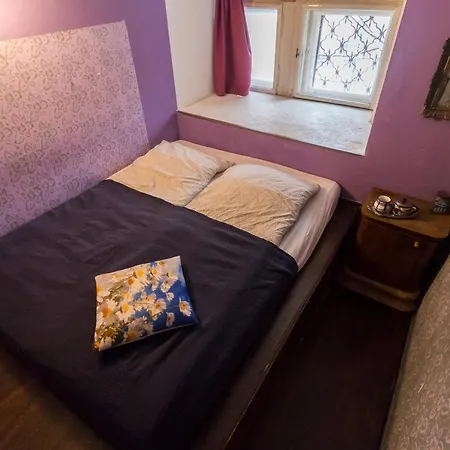 Hostel Baroque & Coworking *