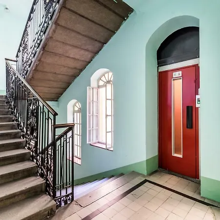 Da Vinci Art Apartment