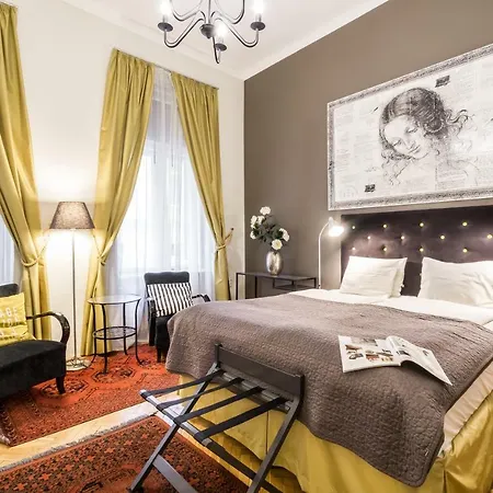 Da Vinci Art Apartment