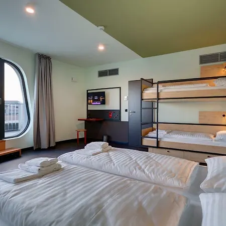 Meininger Great Market Hall Hotel 3*