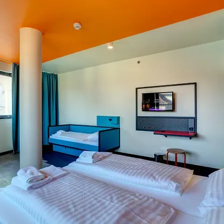 Meininger Great Market Hall Hotel 3*