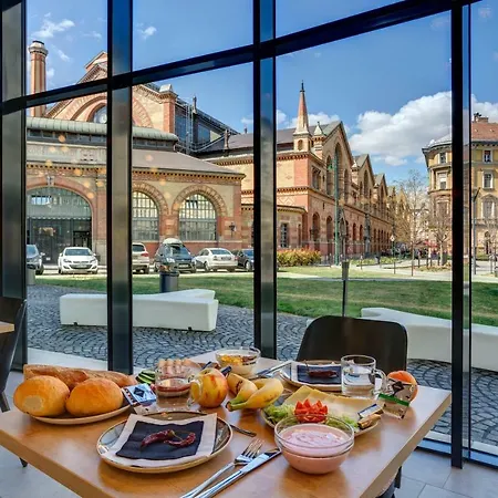 Meininger Great Market Hall Hotel