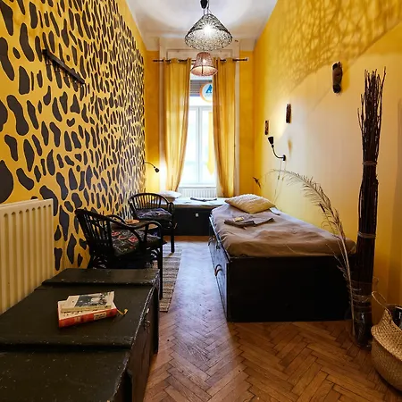 Aventura Boutique Hostel *