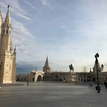 Chic Castle District