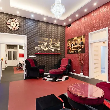 Red Passion Deluxe At Gozsdu * Budapest