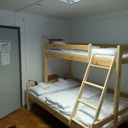 Walking Bed Hostel *