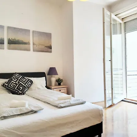 Gold Rose With 3 Apartment Budapest