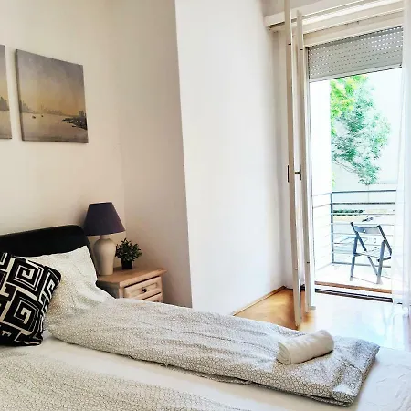 Gold Rose With 3 * Budapest