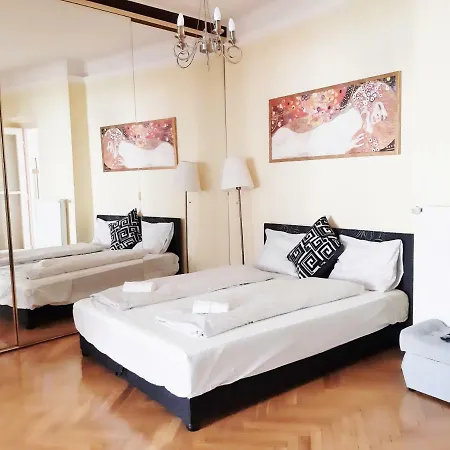 Apartment Gold Rose With 3 Budapest