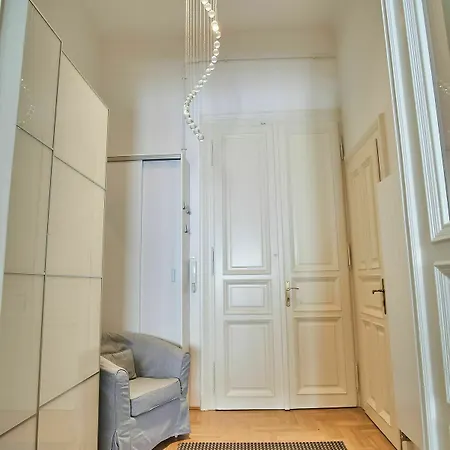 Apartment Basilica Royal |