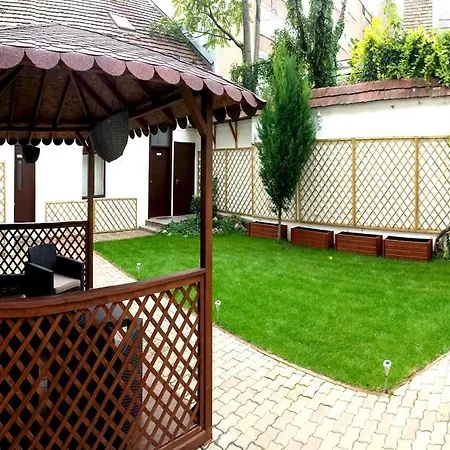 Πανσιόν Garden House 2*