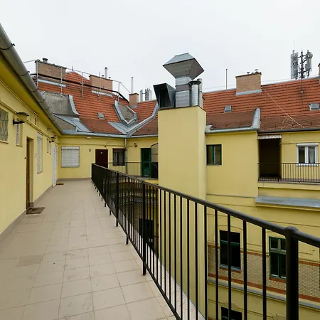 Bpm-apartment Five Apartman *