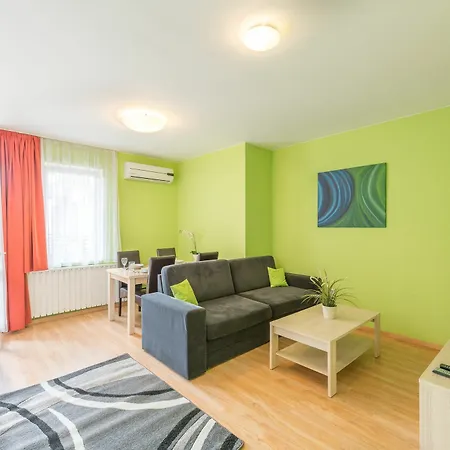 Maple Tree Budget Apartman