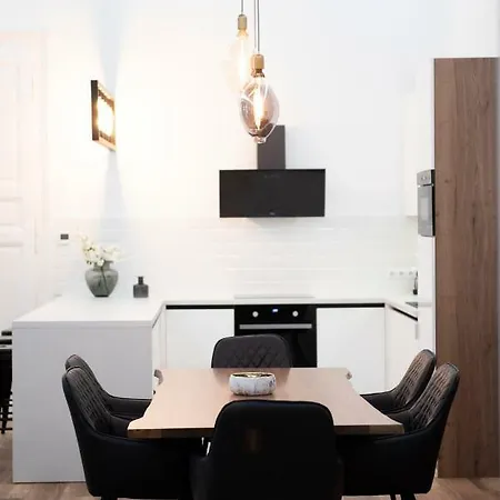 Luxury By Hi5 - Kalman Imre Budapest