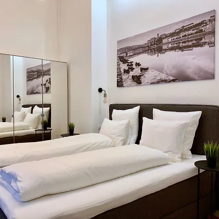 Luxury By Hi5 - Kalman Imre Budapest