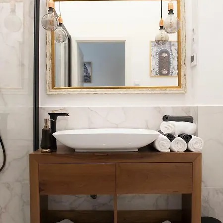 Luxury By Hi5 - Kalman Imre Budapest