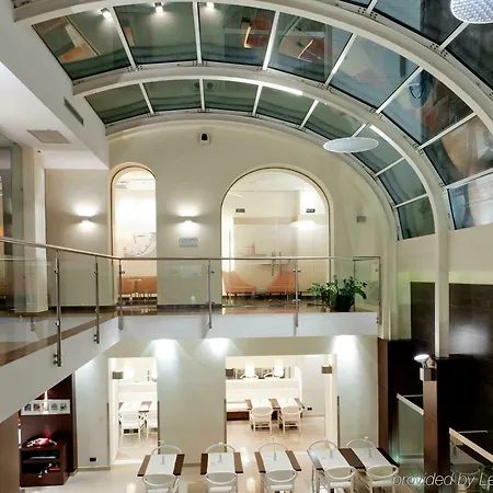 Ikonik Parlament Hotel