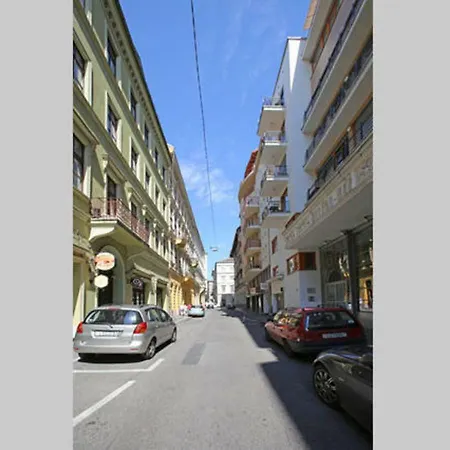Downtown Garden Isle In Urban Style-free Parking Apartment Budapest