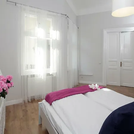 Appartement Urban Haven - 3 Beds, 3 Baths, Free Parking, Near Market *