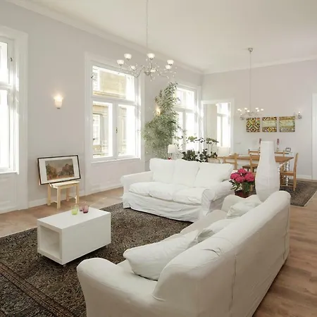 Urban Haven - 3 Beds, 3 Baths, Free Parking, Near Market Appartement *
