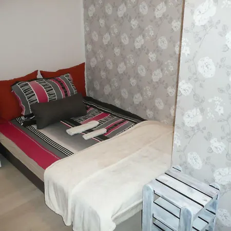 Laky9 Apartman *