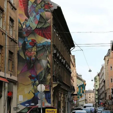 Rockstar In Ruin Quarter Budapeszt
