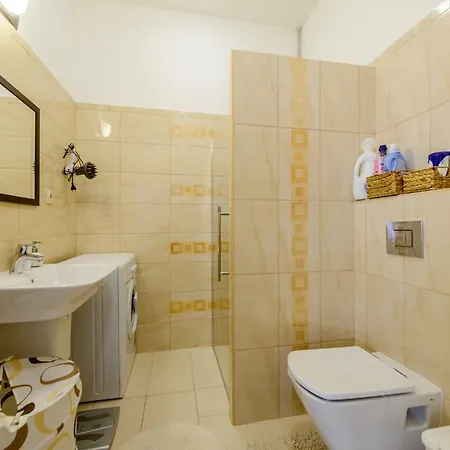 Pearl City Apartment *