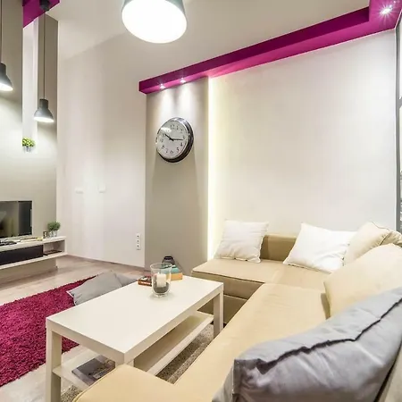 Cozy Downtown Apartment