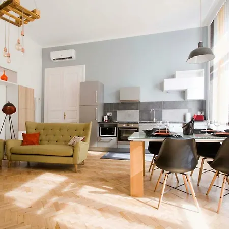 Andrassy Boulevard Apartment