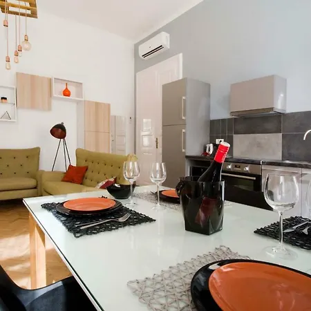 Andrassy Boulevard Apartment Budapest
